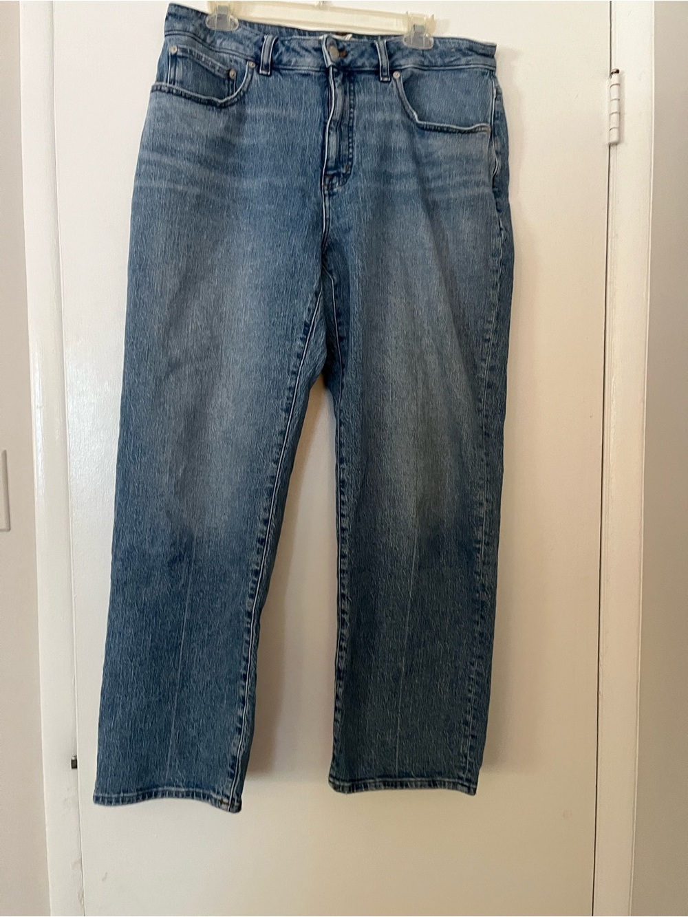 Madewell Women’s Mid-Blue Curvy 90s Straight Jeans